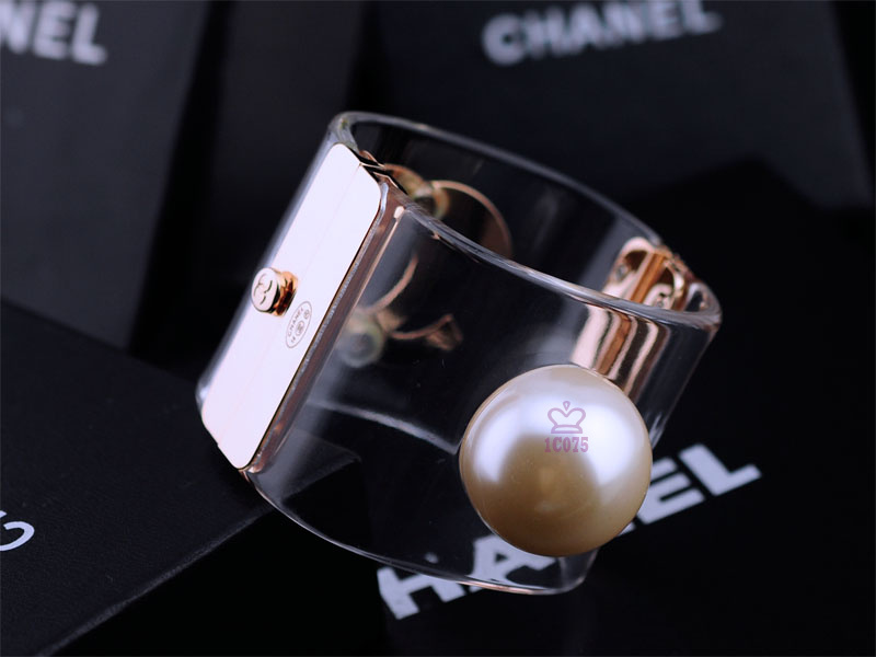 Bracciale Chanel Modello 704 - Clicca l'immagine per chiudere